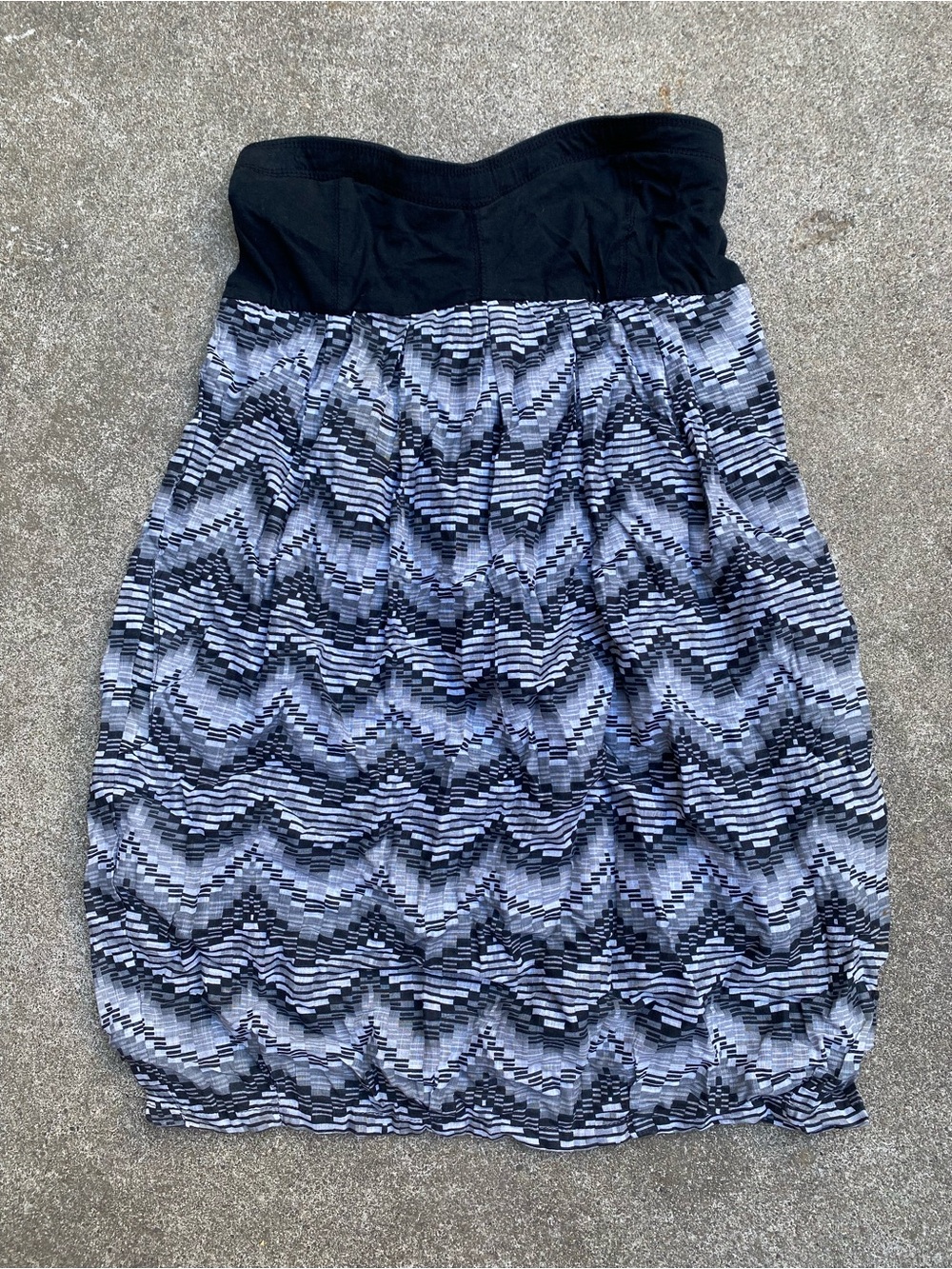 Billabong Strapless Chevron Mini Dress Black & Gray Geometric Surfing Beach Y2K